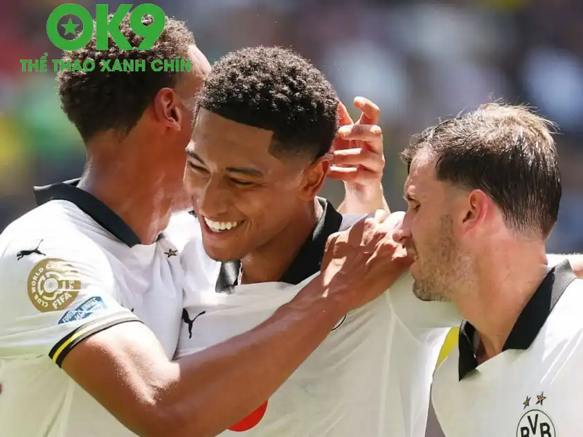 Jobe Bellingham vừa ghi bàn đầu tiên trong màu áo Dortmund ở chiến thắng 4-3 trước Mamelodi Sundowns (Ảnh: ESPN) Jobe Bellingham vừa ghi bàn đầu tiên trong màu áo Dortmund ở chiến thắng 4-3 trước Mamelodi Sundowns (Ảnh: ESPN)